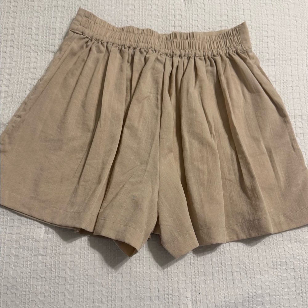 Aqua Tan Pleated Shorts Size M - Picture 2 of 10